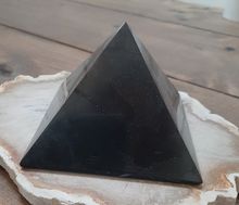 Shungit Pyramide 10 cm